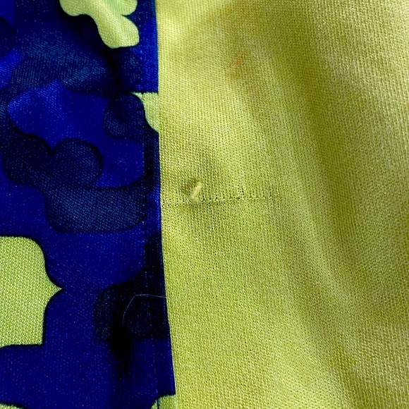 Boys Under Armour “Shark” Shirt & Short Set Size Youth Medium - Picture 4 of 4